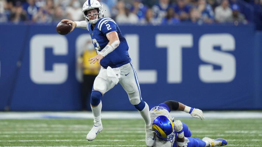Wentz sufre esguince en ambos tobillos en derrota de Colts