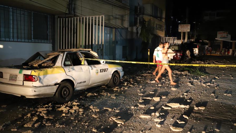 México: Inician labores de limpieza en Acapulco tras sismo
