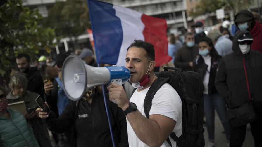 Protestan en Marsella contra cierres ordenados desde París Protestan en Marsella contra cierres ordenados desde París