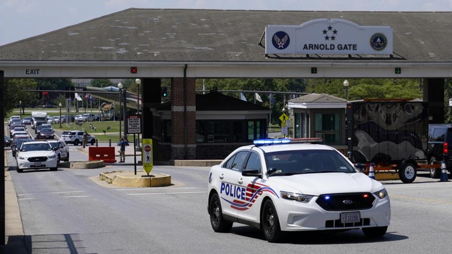EEUU: Cierran base militar y luego detienen a hombre armado