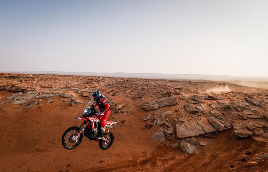 El argentino Benavides gana en motos en el Dakar y se coloca segundo tras Cornejo