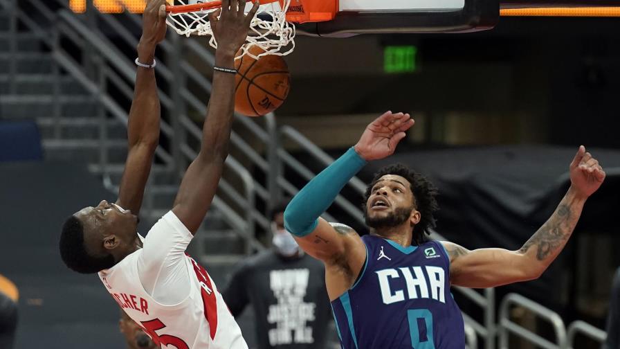Raptors superan a Hornets; logran 3er triunfo en la campaña