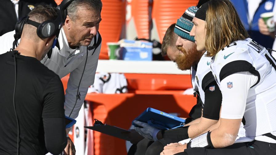 Meyer y Khan se reúnen tras humillante derrota de Jaguars Meyer y Khan se reúnen tras humillante derrota de Jaguars