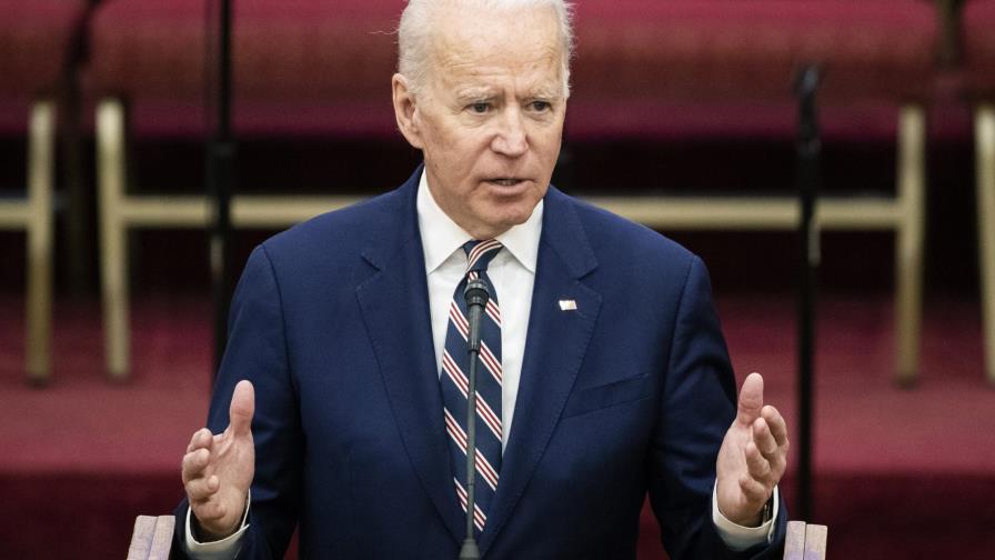Biden pide a Sanders descalificar malos comportamientos