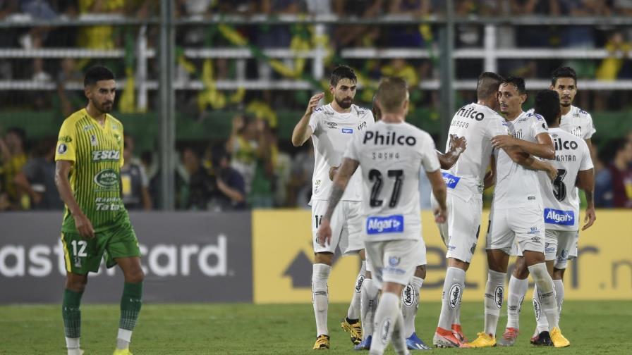 Internacional golea a ‘U’; Defensa y Justicia cae en debut