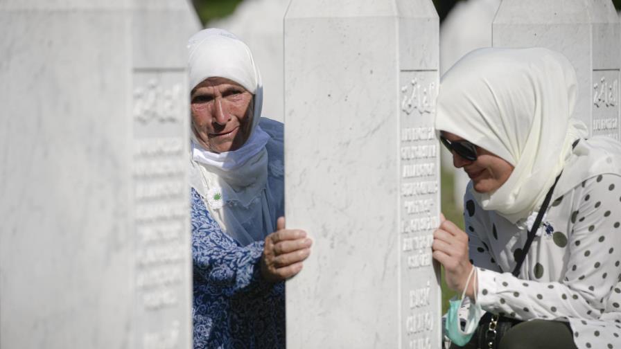 Bosnios conmemoran 25 aniversario de masacre de Srebrenica