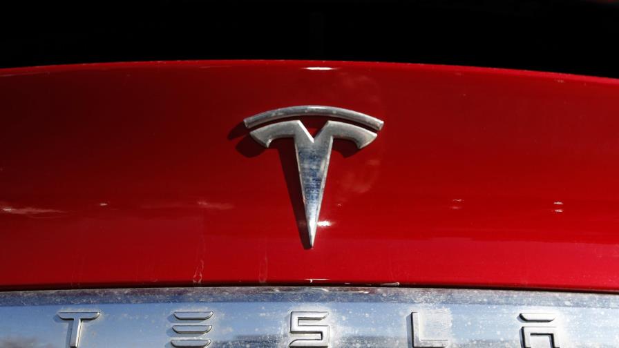 Tesla emite retiro por falla de frenos, corrige software