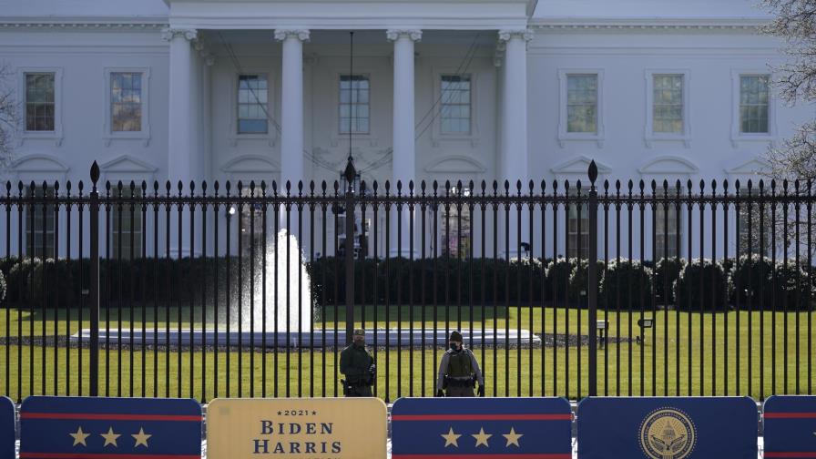 Trump indulta a exjefe de estrategia Bannon y a docenas más