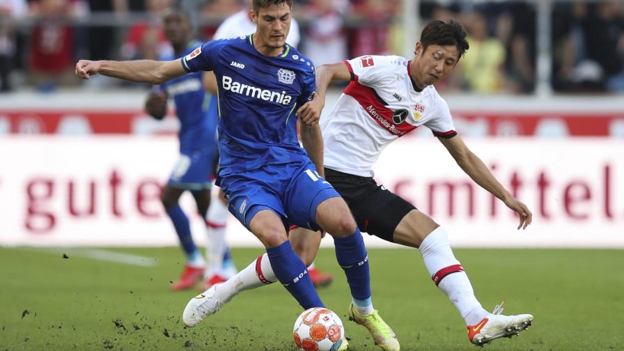 Con un hombre menos, Leverkusen vence 3-1 a Stuttgart