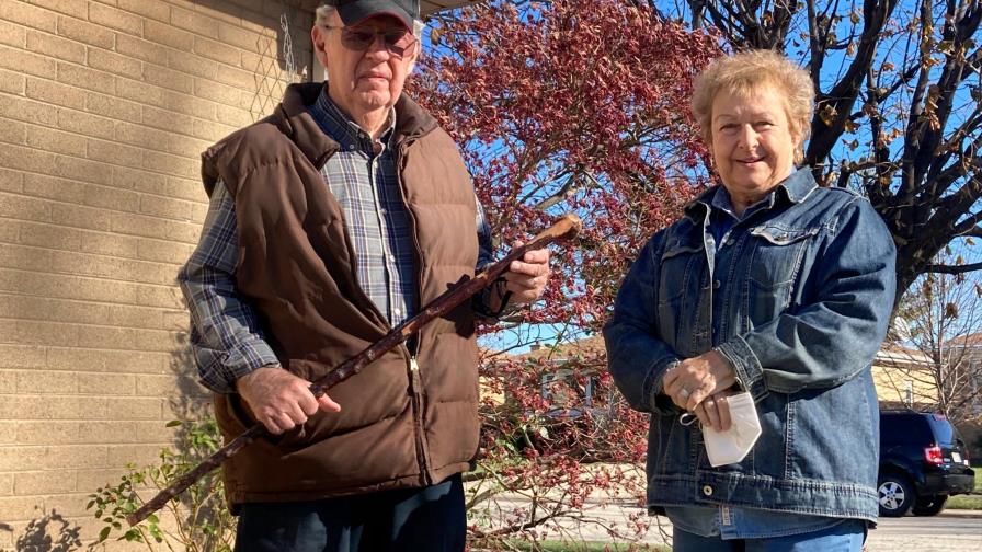 Anciano en Chicago espanta a tres ladrones con un bastón