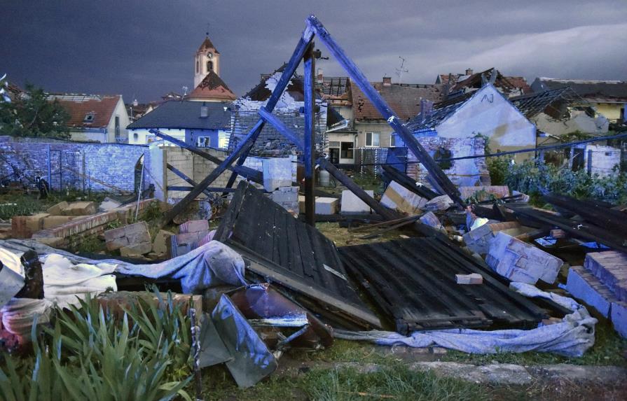 República Checa: 3 muertos, cientos de heridos por tornado