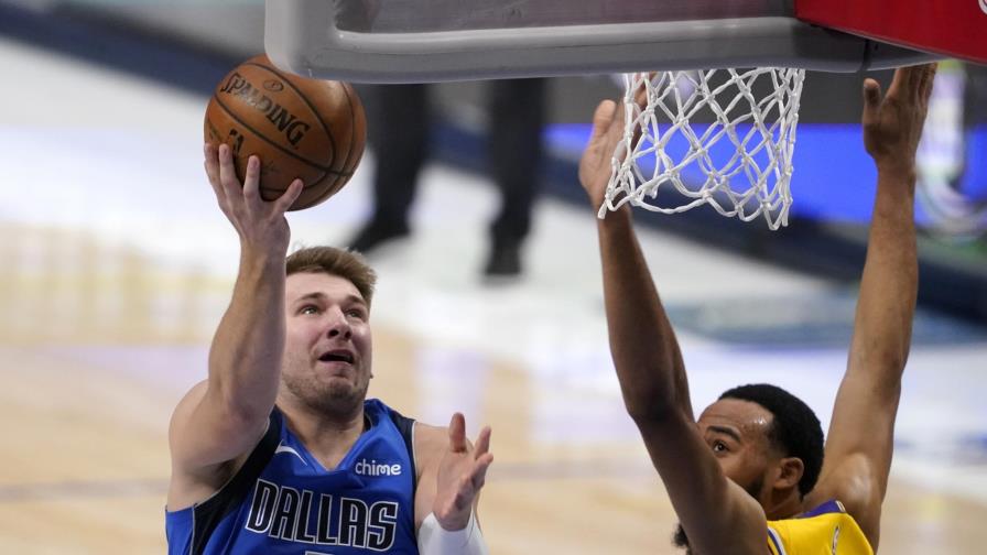 Doncic y Mavs derrotan a Lakers 115-110 en regreso de Davis