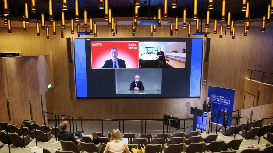 Ganadores de los Nobel 2021 comienzan a recibir sus premios