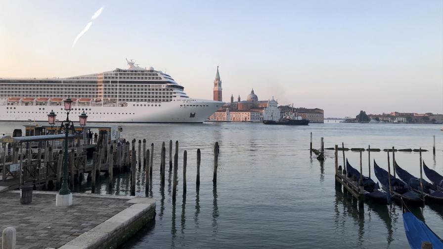 Vuelven cruceros a Venecia; protestas por impacto ambiental Vuelven cruceros a Venecia; protestas por impacto ambiental