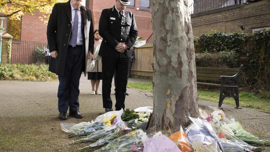 Premier Boris Johnson rinde tributo a muertos en camión Premier Boris Johnson rinde tributo a muertos en camión