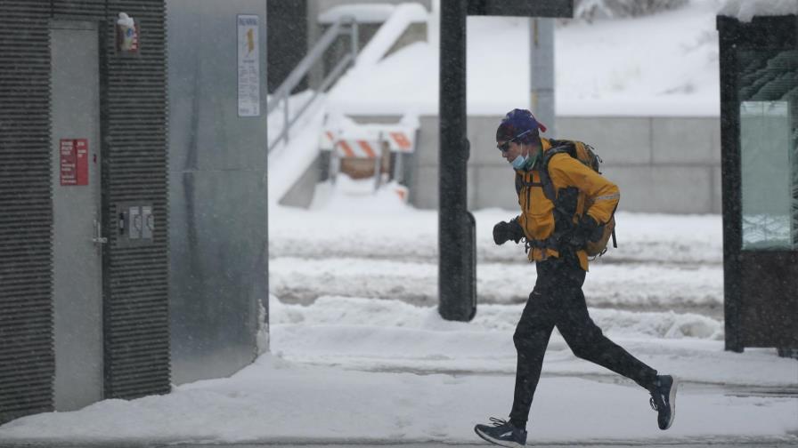 Tormenta invernal deja sin electricidad a noroeste de EEUU