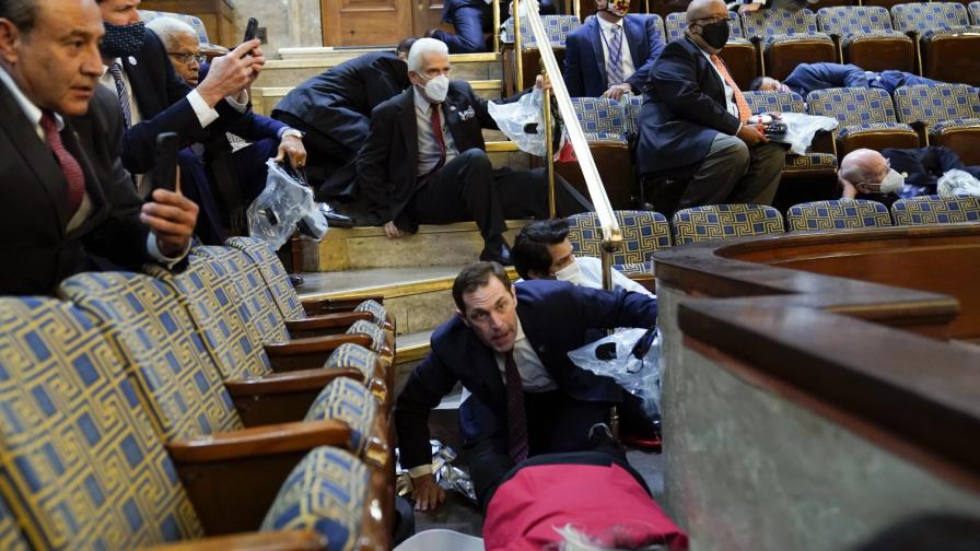 EEUU: Legisladores quedaron expuestos al COVID-19 en asalto