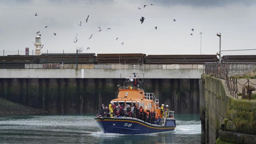 Gran Bretaña bate récord diario de cruce de migrantes por mar