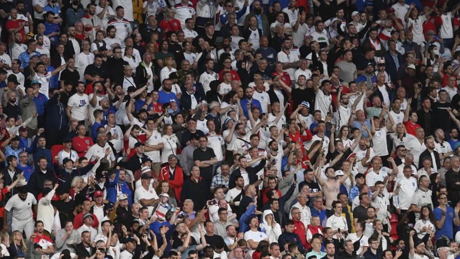 UEFA abre proceso contra FA por conducta de aficionados