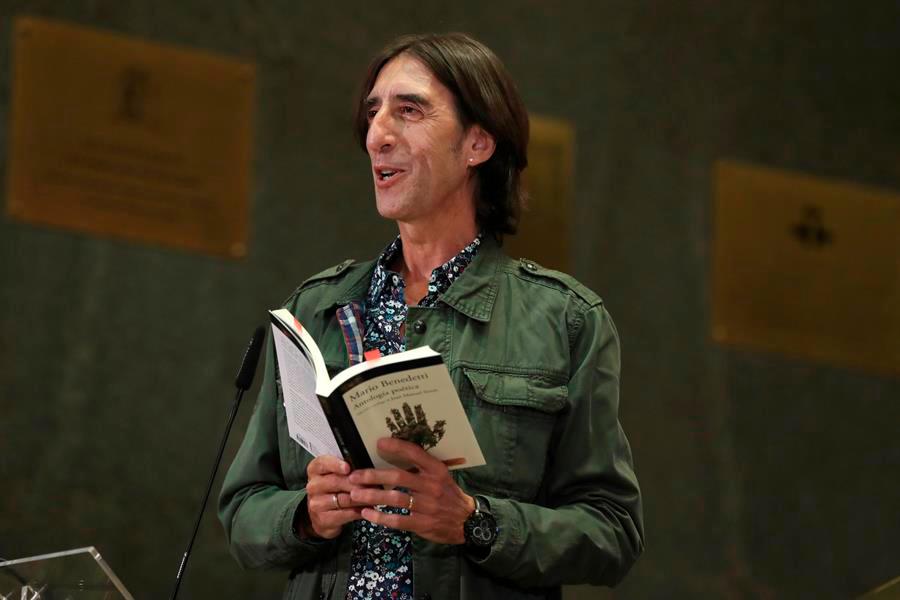 El escritor Benjamín Prado participa en un homenaje al escritor uruguayo Mario Benedetti en el centenario de su nacimiento