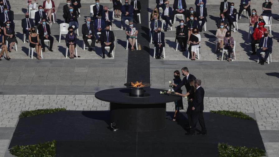 España recuerda a las víctimas y los héroes de la pandemia