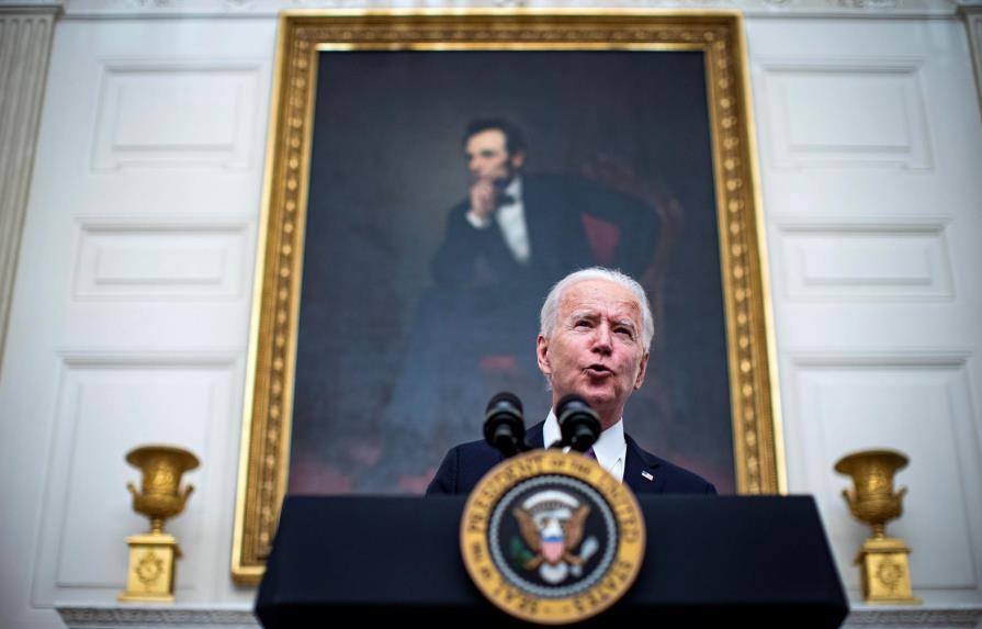 Biden aumenta ayudas ante crisis alimentaria que afecta a millones de estadounidenses