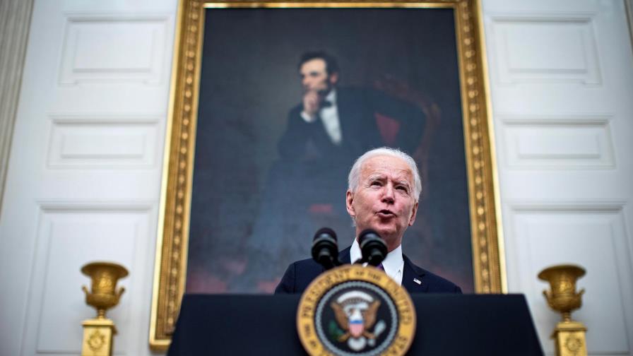 Biden aumenta ayudas ante crisis alimentaria que afecta a millones de estadounidenses