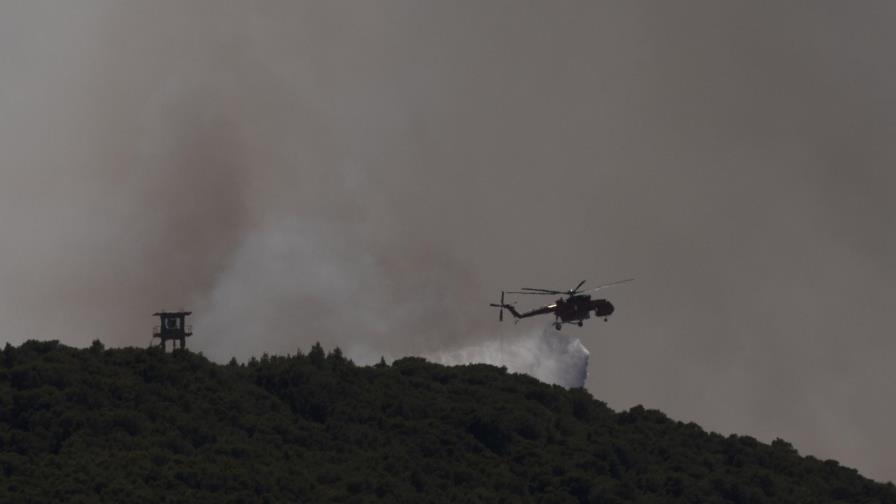 Grecia: contienen incendio forestal que forzó evacuaciones