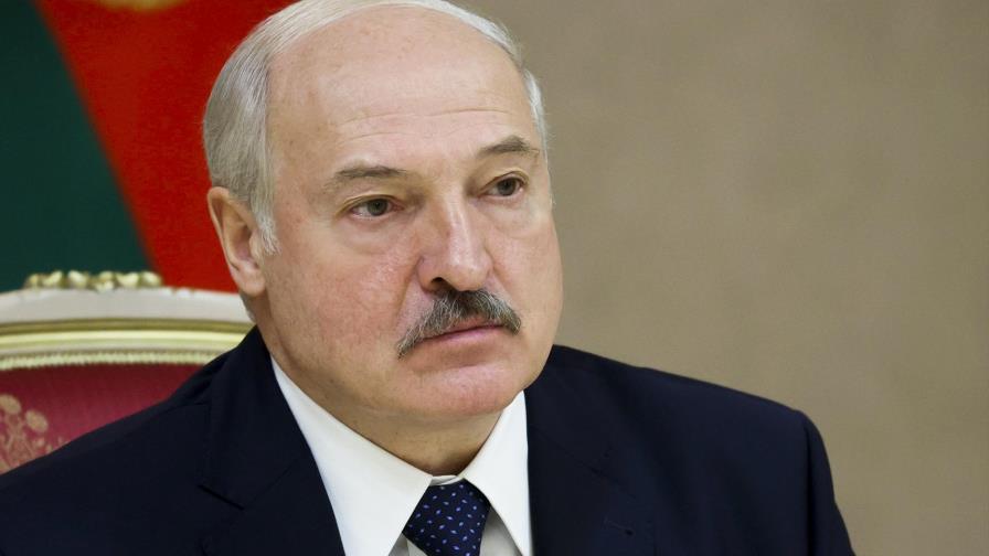 Presidente de Bielorrusia asume el cargo pese a protestas