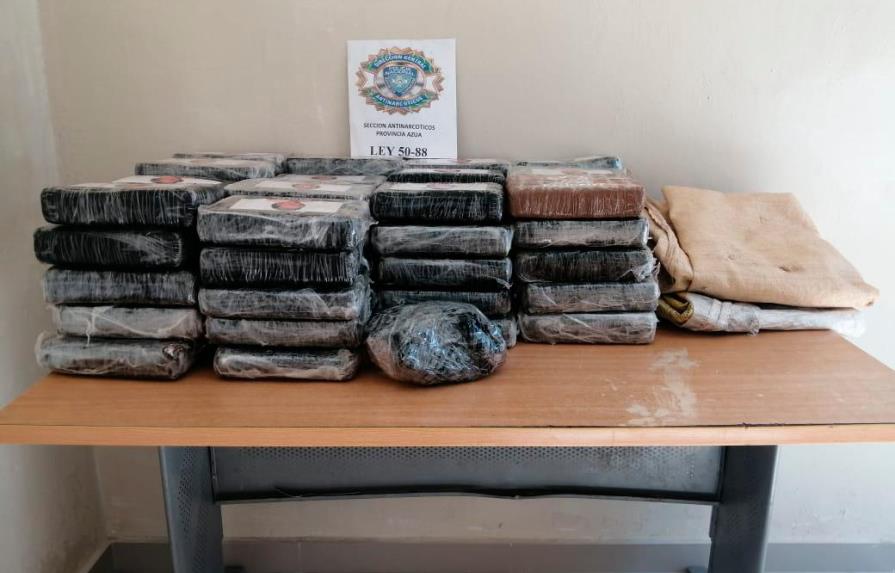 Policía decomisa seis paquetes de cocaína dentro de un vehículo en Santo Domingo Este 