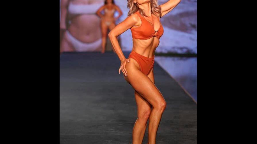 La modelo de 57 años que dominó la Swim Week en Miami Beach