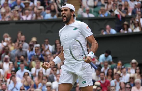 Djokovic y Berrettini avanzan a la final de Wimbledon