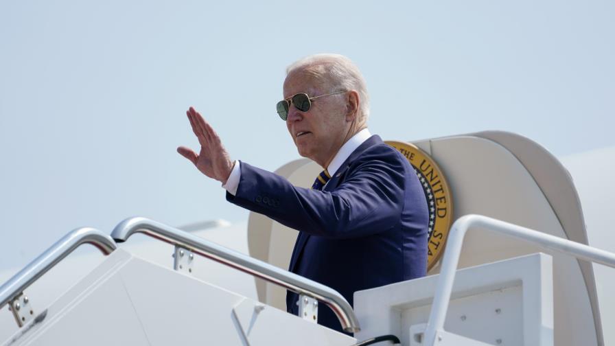 Biden firma decreto sobre estándares de millaje automotor
