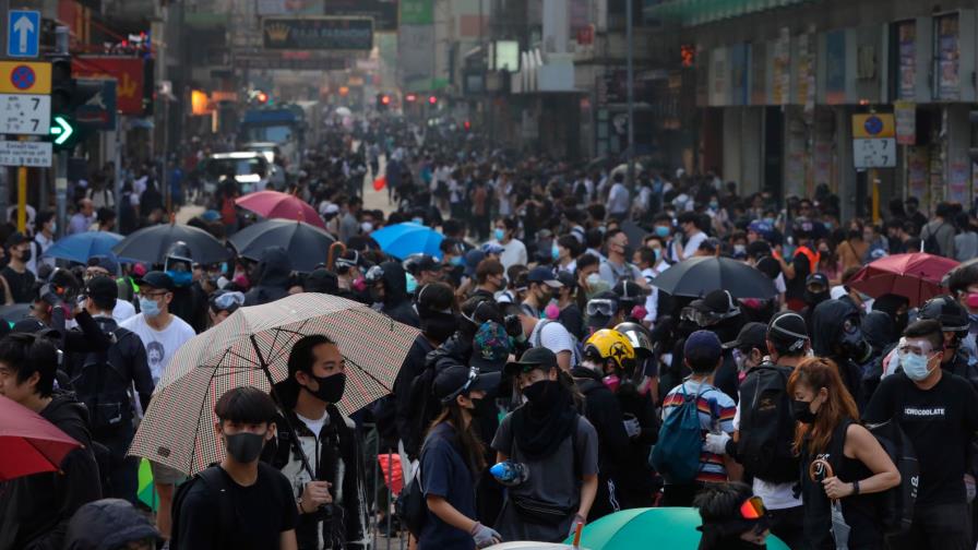 Pekín rechaza el fallo de la Justicia hongkonesa contra la ley antimáscaras Pekín rechaza el fallo de la Justicia hongkonesa contra la ley antimáscaras