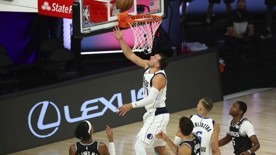 Triple-doble histórico de Doncic, Mavs derrotan a Kings Triple-doble histórico de Doncic, Mavs derrotan a Kings