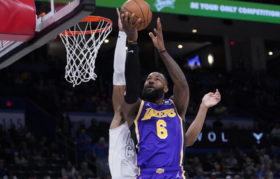 LeBron anota 33 y Lakers trituran a Thunder