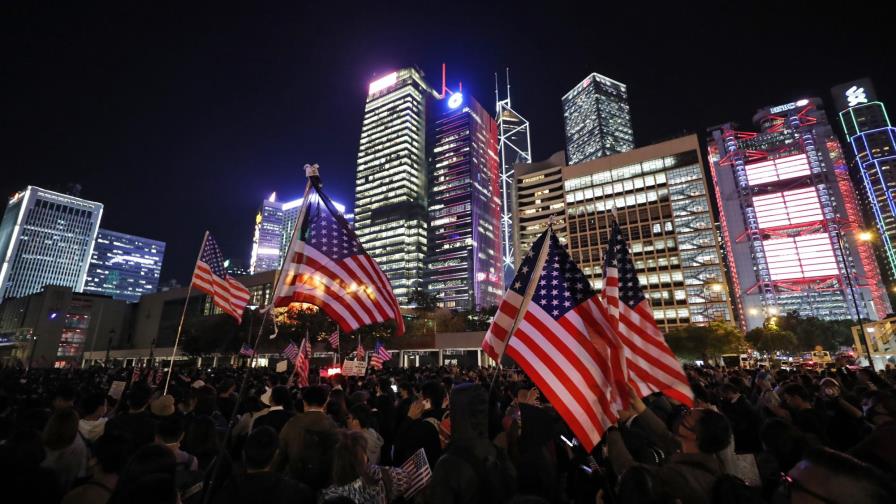 China enfurece; Hong Kong celebra, tras medidas de EEUU China enfurece; Hong Kong celebra, tras medidas de EEUU