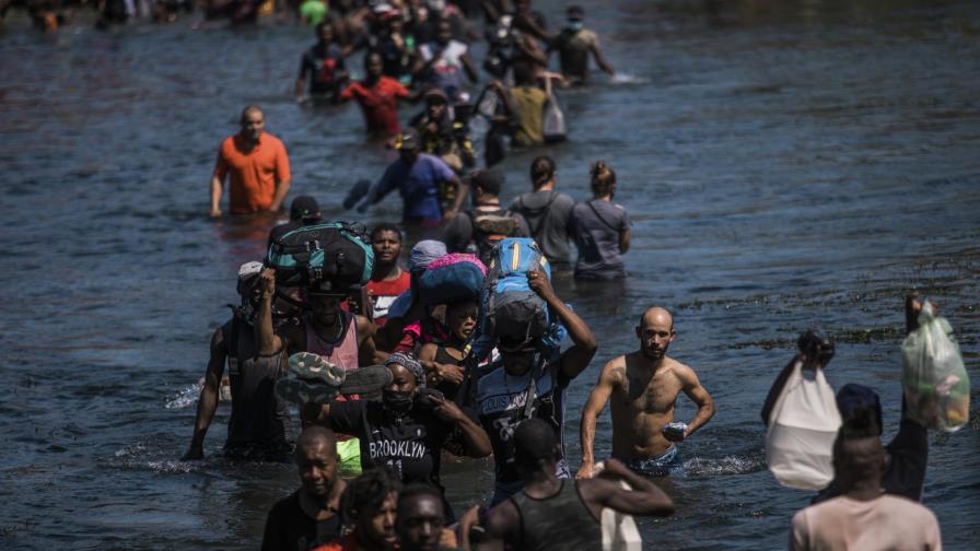 EEUU cierra parte de frontera texana para frenar a migrantes