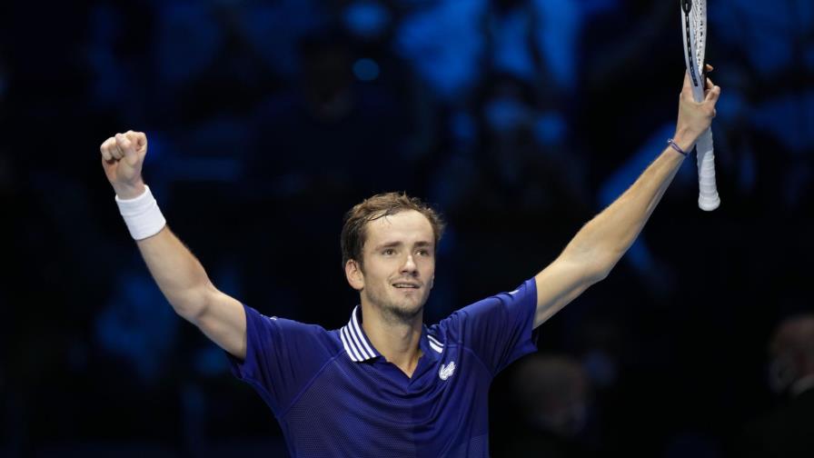 Medvedev derrota Zverev y roza semis de Copa Masters