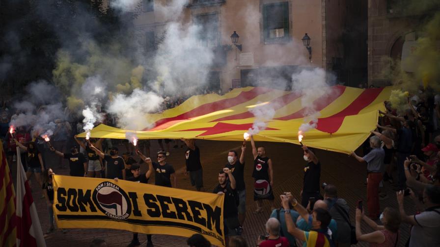 Marchan decenas de miles de separatistas catalanes