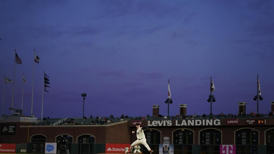 Posey jonronea y los Gigantes aplastan a los Rockies 12-0