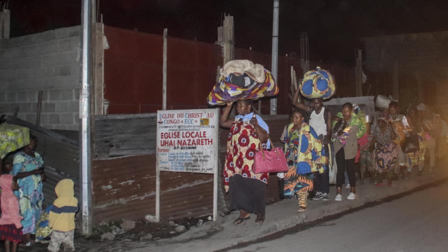Volcán entra en erupción en Congo; población huye a Ruanda