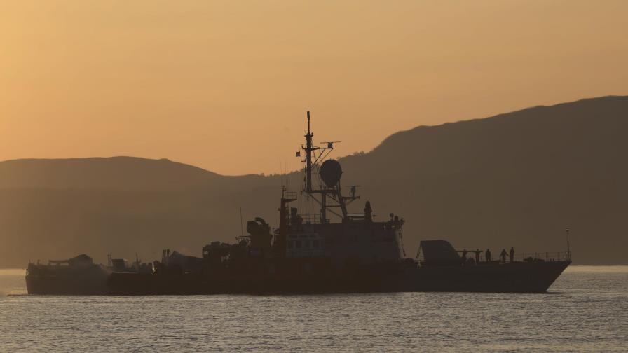 Indonesia indica que submarino con 53 marinos se partió