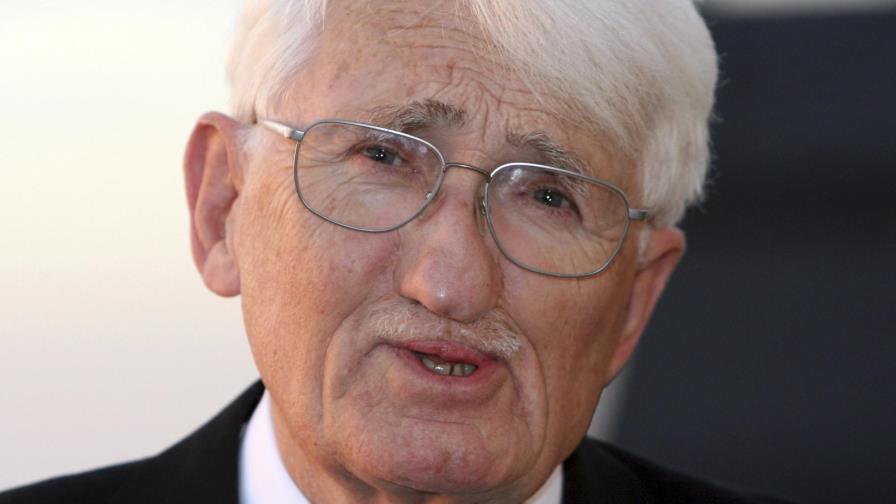 Habermas rechaza premio otorgado por los Emiratos