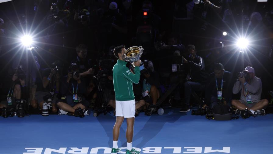 Djokovic supera a Thiem y se corona en Australia por 8va vez