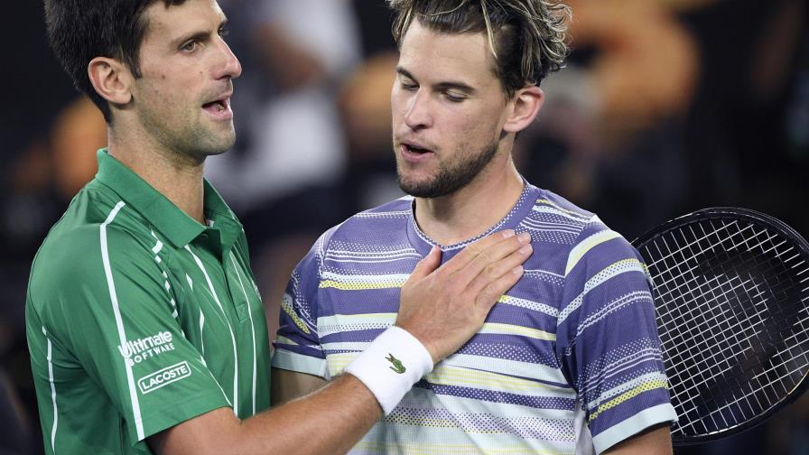 Djokovic supera a Thiem y se corona en Australia por 8va vez Djokovic supera a Thiem y se corona en Australia por 8va vez