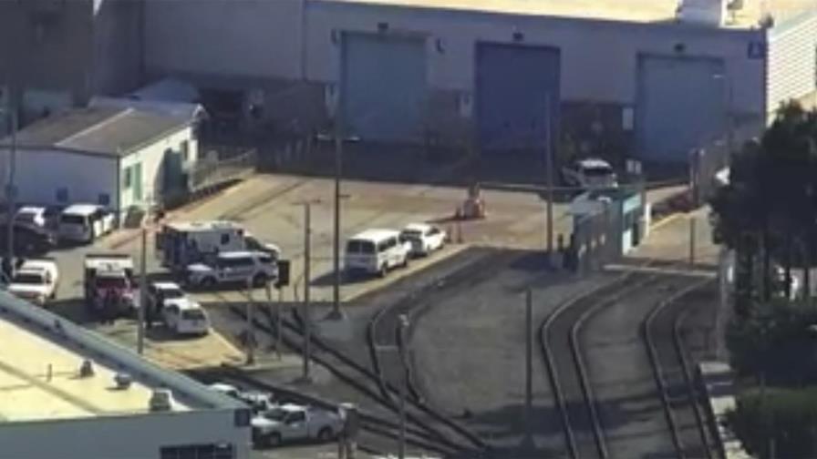 Varios muertos en tiroteo en centro de trenes en California