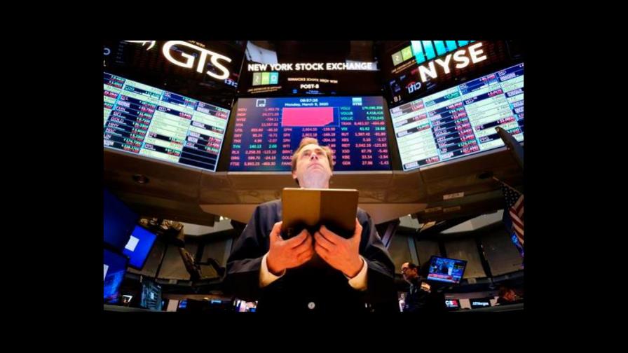 Wall Street abre en rojo y Dow cae 2.9% por miedo a desaceleración económica Wall Street abre en rojo y Dow cae 2.9% por miedo a desaceleración económica