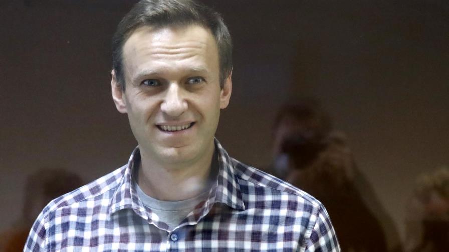 Navalny sufre de dos hernias discales, dice su abogado