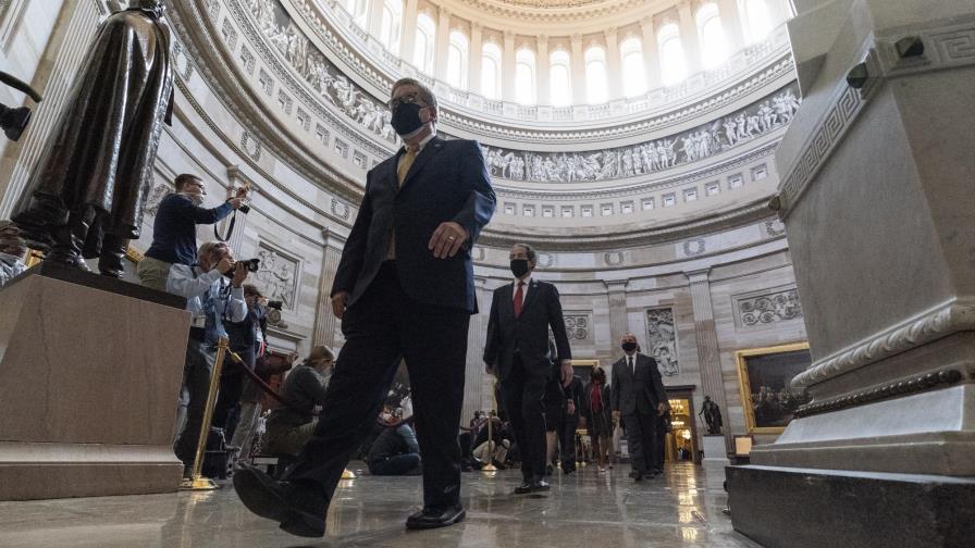 Seis senadores republicanos avalan juicio político de Trump